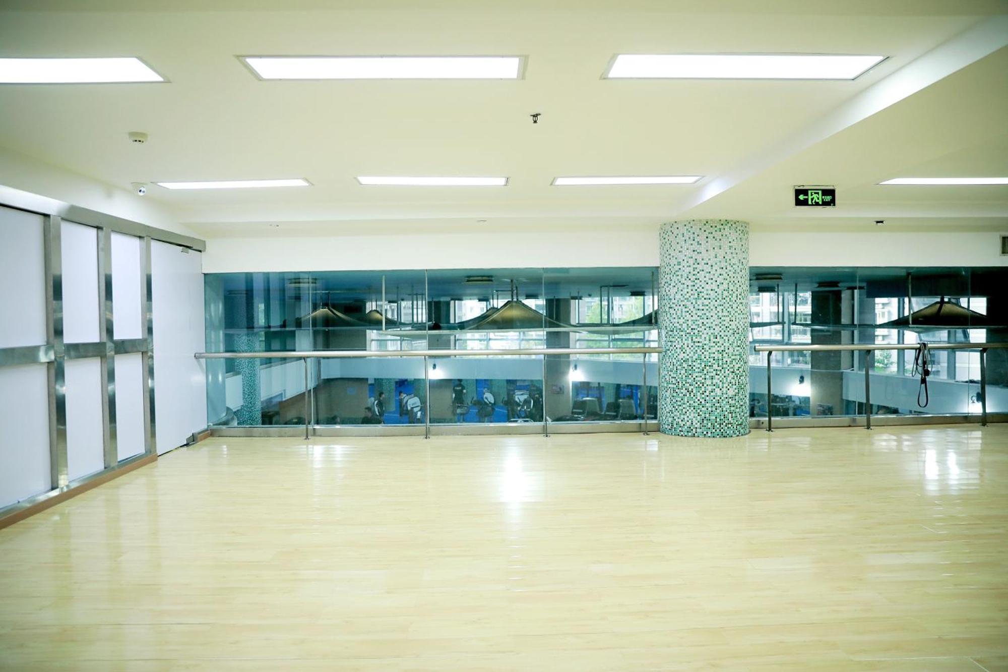 Holiday Inn Chongqing Guanyinqiao By Ihg Exterior photo